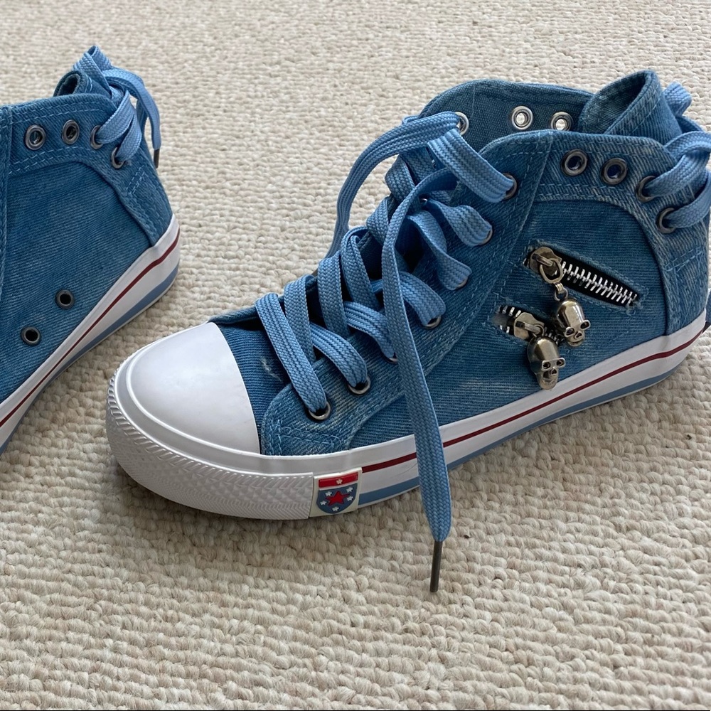 Brand new size 6 women sneakers light denim color. Side has little zippers.